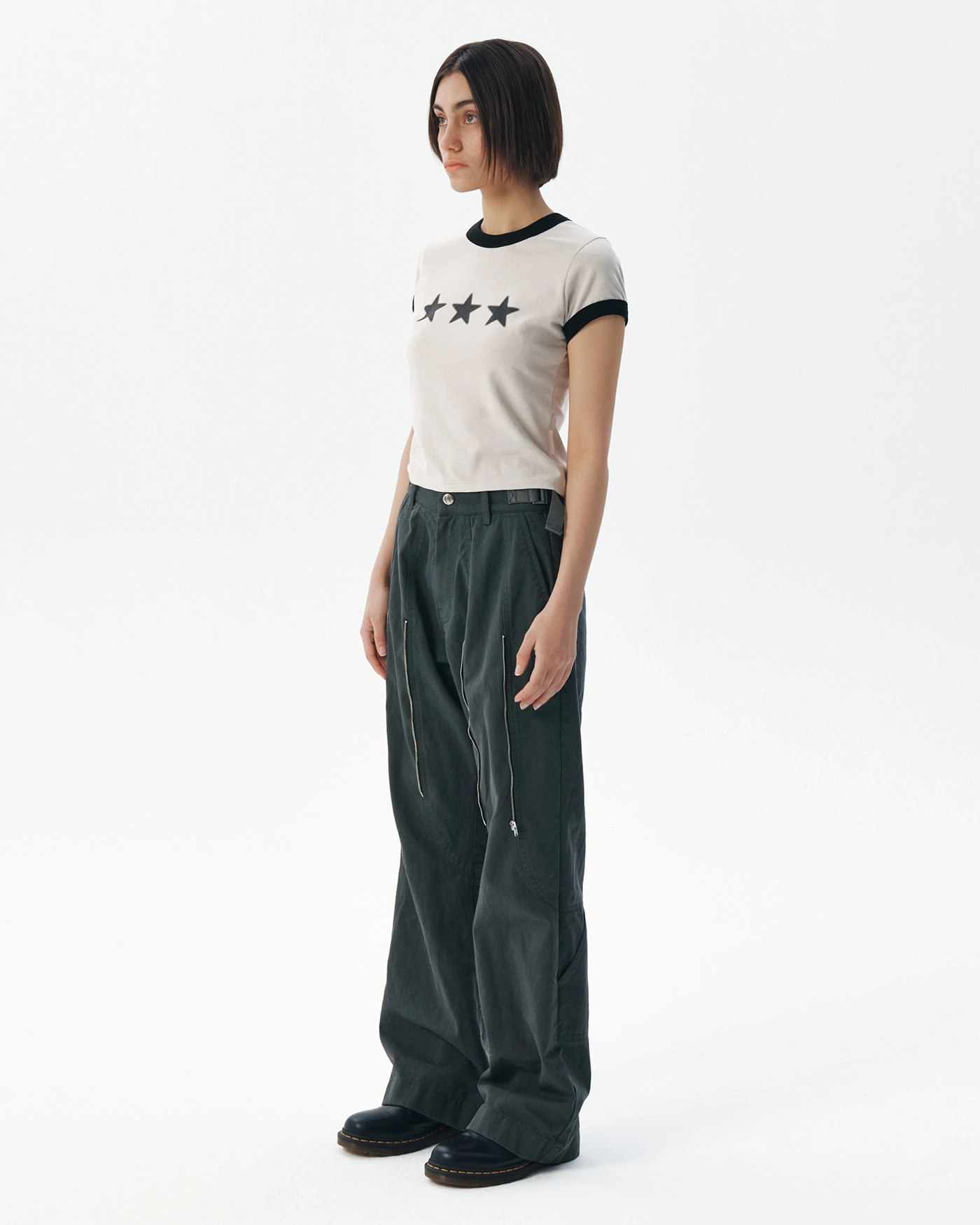[EERST] Star Ringer T-shirt ☆送料込☆ TXTスビン着用EERSTのStar Ringer T-shirt 全2色 (Tシャツ