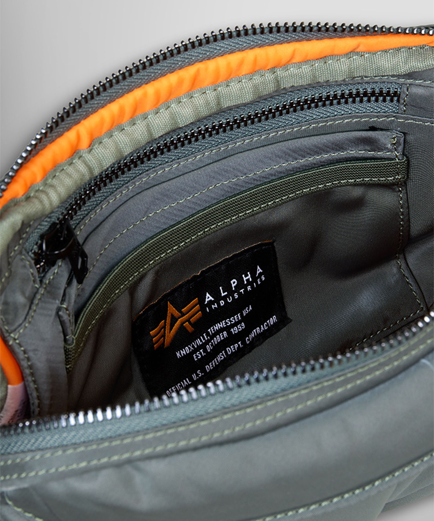 ●ALPHA INDUSTRIES●pocket messenger bag★韓国の人気 ○ALPHA INDUSTRIES○pocket messenger bag☆韓国の人気